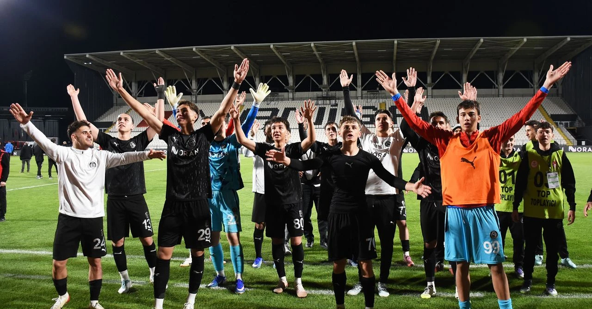 Manisa FK bu yıl gençlerine güvendi