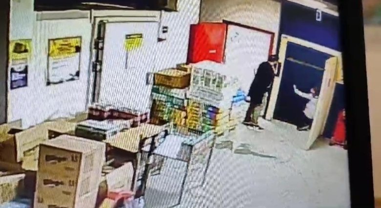 İzmir’de korku dolu anlar: Bindiği asansörün kabini yere çakıldı!