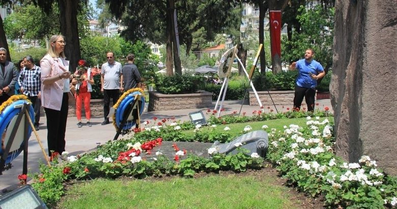 AK Partili Çankırı, Zübeyde Hanım’ın mezarını ziyaret edip anneler gününü kutladı