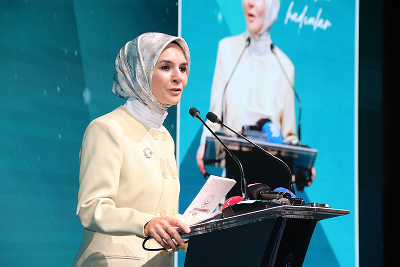 bakan-goktas-izmirde-konustu-kadin-girisimciligine-yatirim-turkiyenin-gelecegine-yatirimdir-1781702876993.png
