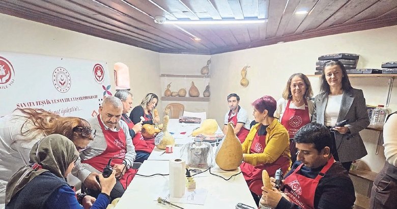 Gaziler ve şehit yakınları Sanat Evi’nde üretiyor