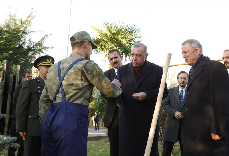 Başkan Erdoğan İstanbul’da hatıra ağacı dikti