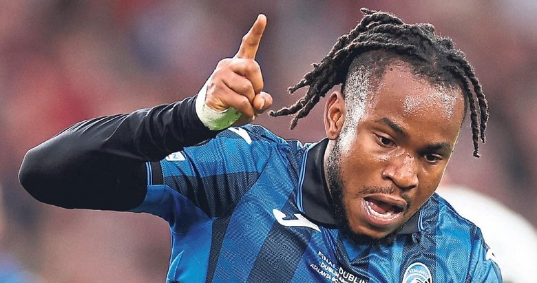 Aslan yakın takipte