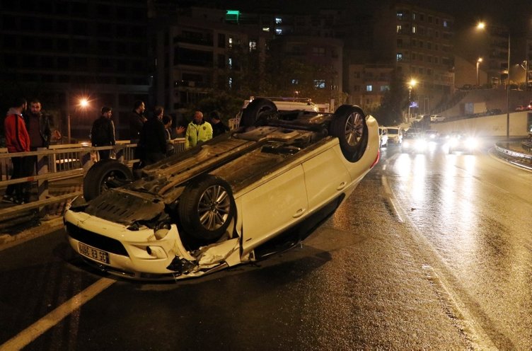İzmir’de akılalmaz kaza! Takla attı aracı bırakıp...