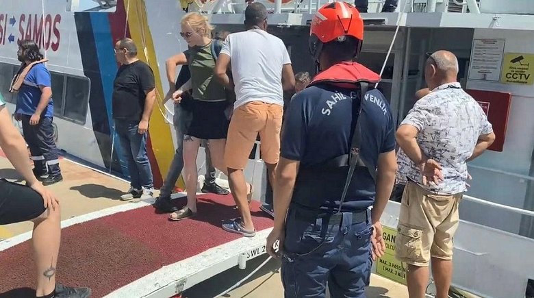Kuşadası açıklarında korku dolu anlar! Gemi su alınca 76 kişi tahliye edildi