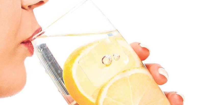 Bir bardak limonlu su sağlığa büyük yatırım
