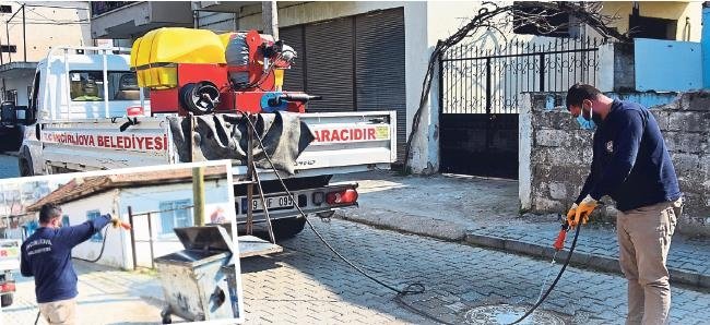 İncirliova’da zararlılara karşı mücadele sürüyor