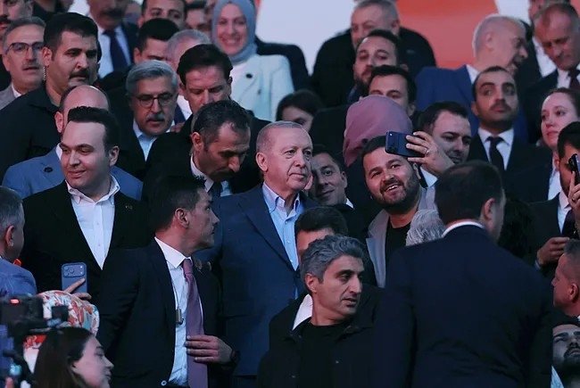 Başkan Erdoğan: Türkiye’nin parlak yarınları gençlerin gayretleriyle şekillenecek