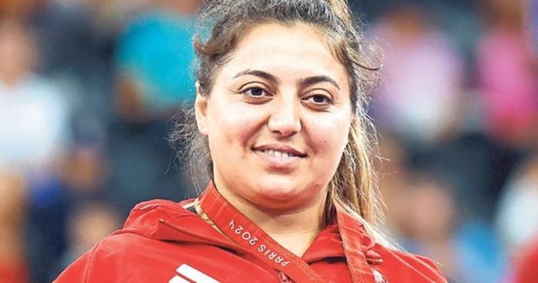 Halterde Sibel Çam’dan bronz