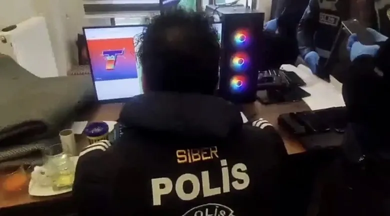 acili-aileleri-hedef-almislardi-tehdit-ve-santaj-yapan-siber-zorbalara-operasyon-10-gozalti-1786170054125.jpeg