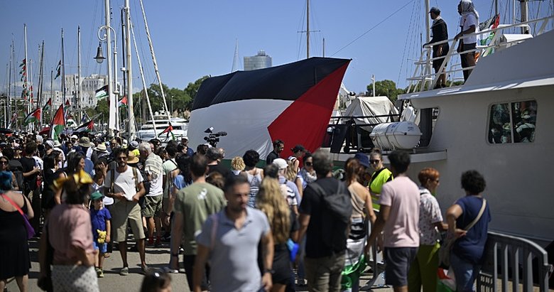 Soykırımcı İsrail’in ablukasını kırmak için Gazze’ye doğru yola çıktılar