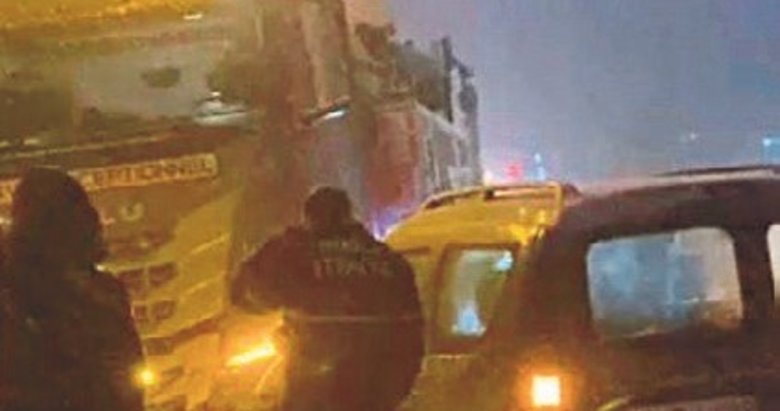 Muğla-Antalya arasındaki karayolunda kar esareti