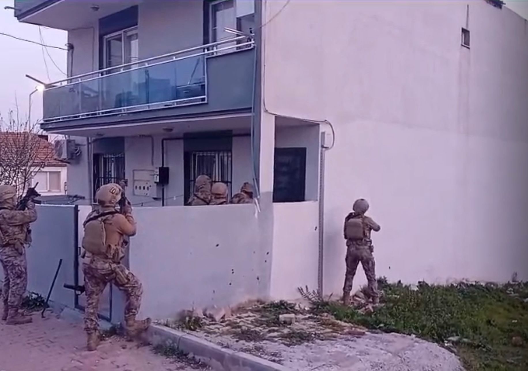 İzmir'de silahlı saldırı: Tutuklamalar var!