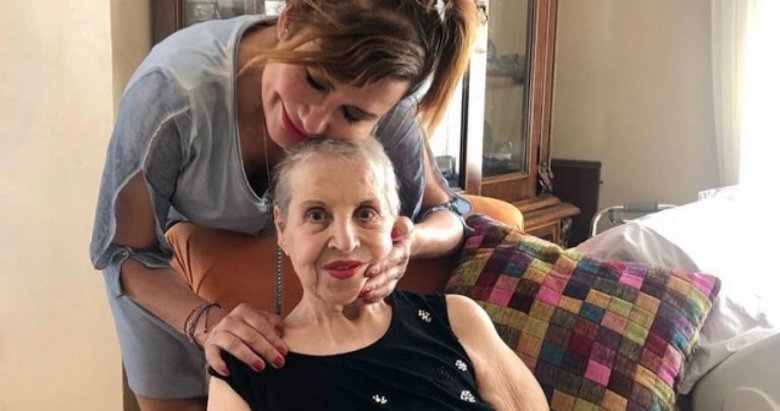 Deniz Seki annesini kaybetti