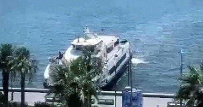 Karşıyaka’da yolcu gemisi kıyıya böyle çarptı