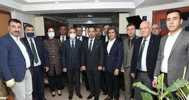AK Parti İzmir İl Başkanı Kerem Ali Sürekli’den esnafa destek vurgusu