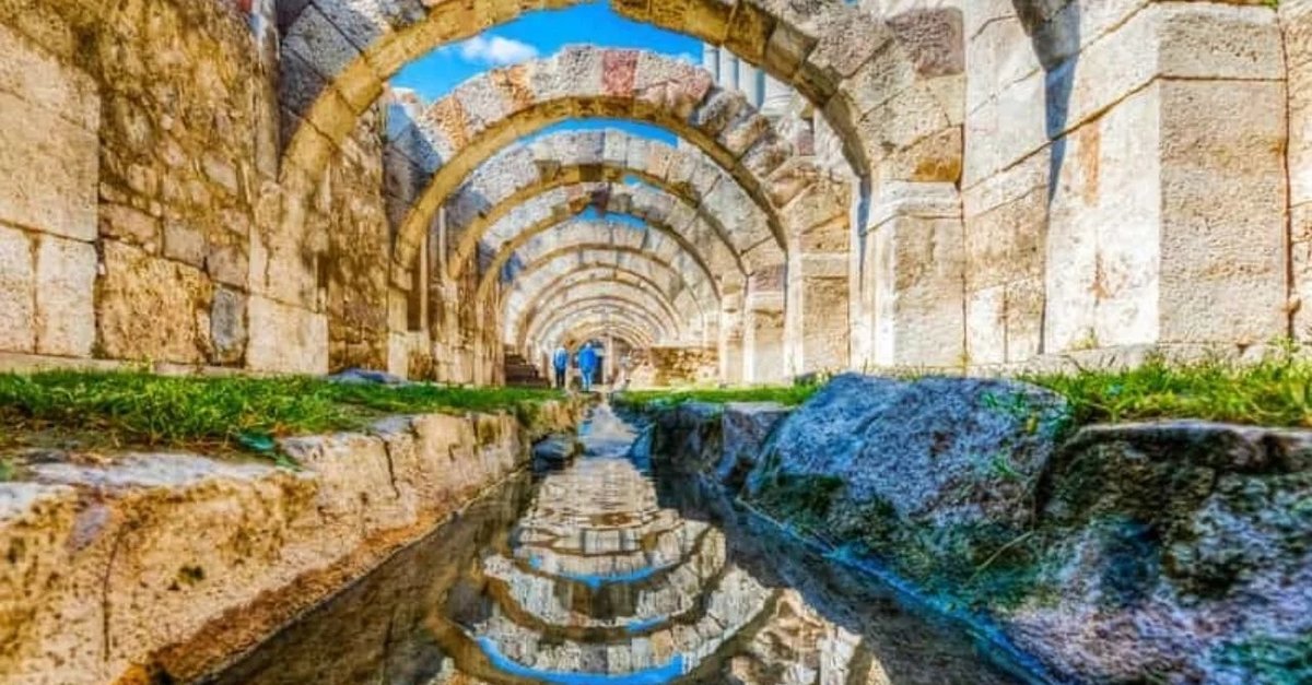 İzmir'in göbeğinde 2 bin yıllık gizem: Agora