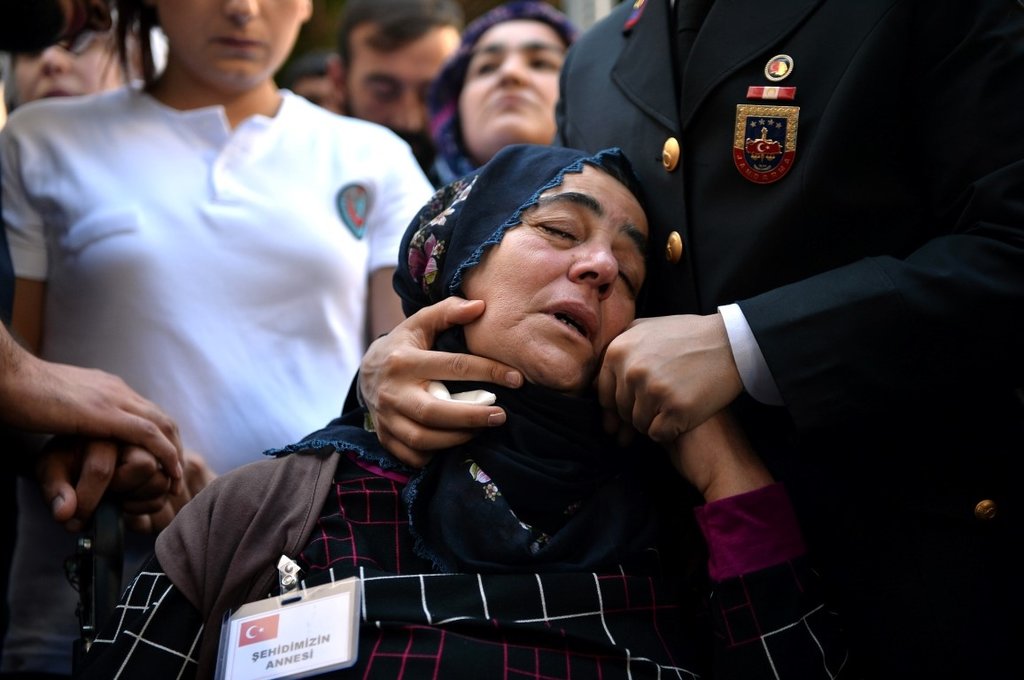 Tunceli’de donarak şehit olan 2 asker gözyaşlarıyla son yolculuklarına uğurlandı