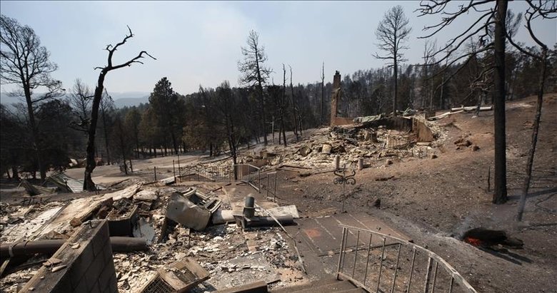 ABD’nin New Mexico eyaletindeki orman yangınlarının söndürülmesi için umutlar beklenen yağmurda