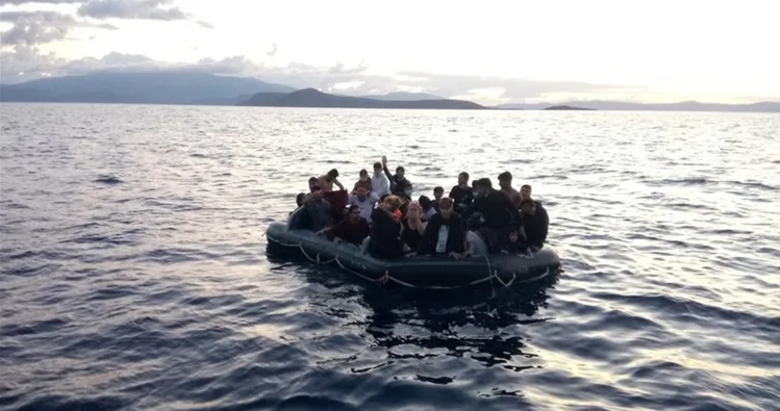 İzmir açıklarında 34 düzensiz göçmen yakalandı