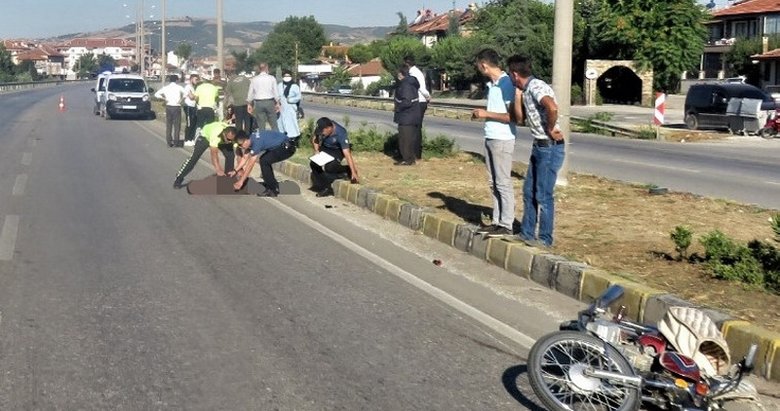Manisa’da motosiklet yayaya çarptı