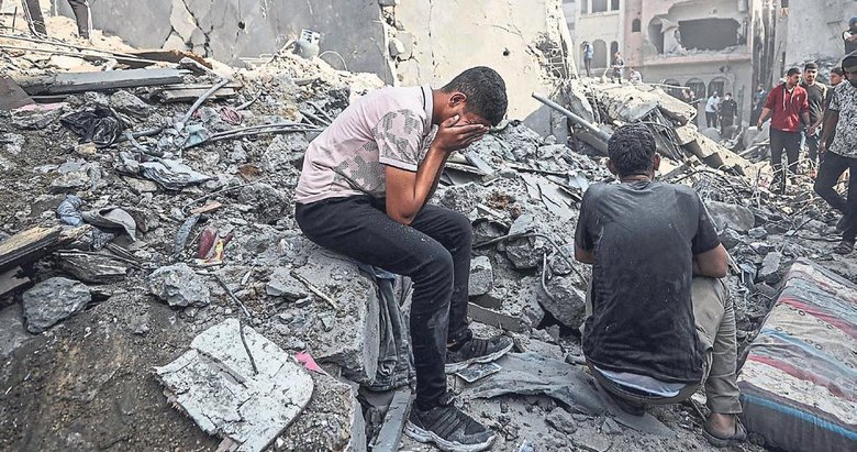 İsrail vuruyor Gazze ölüyor