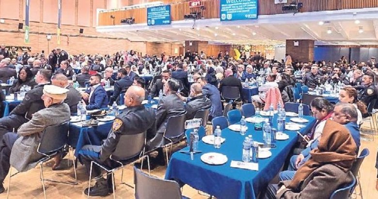 New York’ta görevli Müslüman polisler iftar programı düzenledi