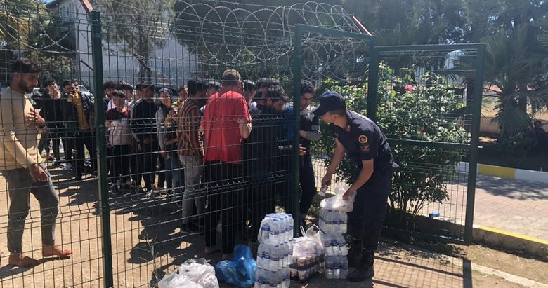 İzmir’de ekiplerden operasyon! 237 kaçak göçmen yakalandı