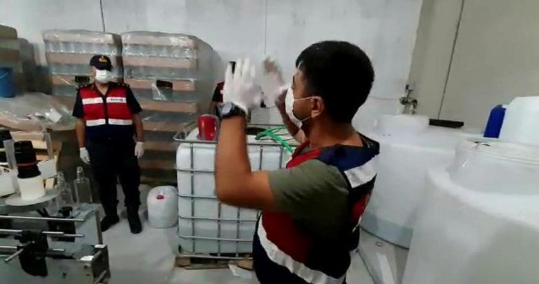 İzmir’de 40 günde, 18 ton sahte içki, 18 ton etil alkol ele geçirildi