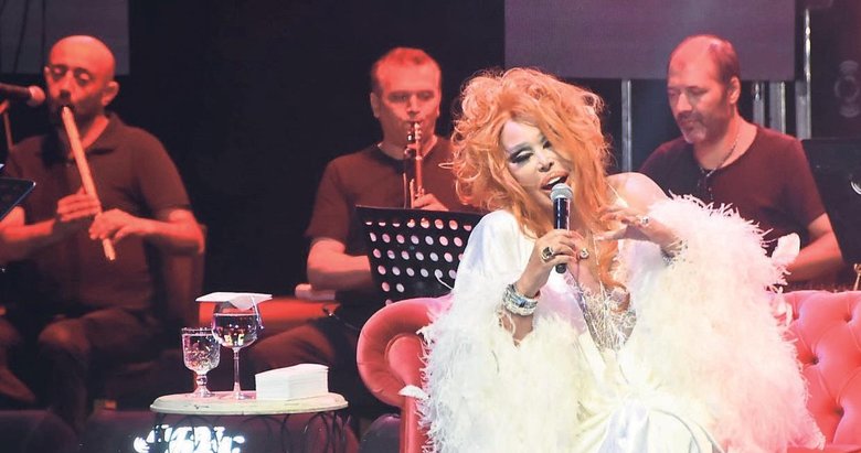 Sahnede Diva rüzgarı esti