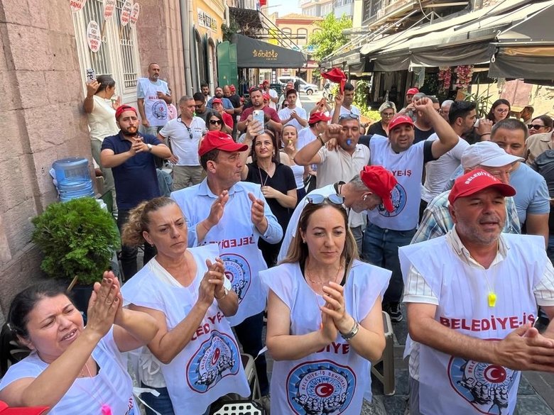 İzmir’de işten atılan işçiler eylemde: İşimizi geri istiyoruz!