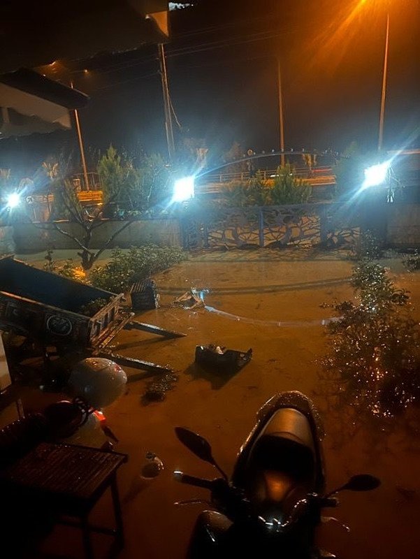 Balıkesir-Çanakkale kara yolu ulaşıma kapandı