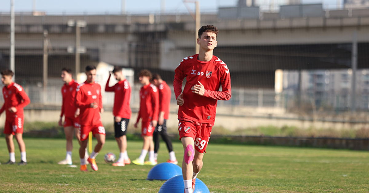 Fenerbahçe'nin yeni transferi Adem Yeşilyurt'tan forma itirafı! Hem hedefini açıkladı hem de idolünü
