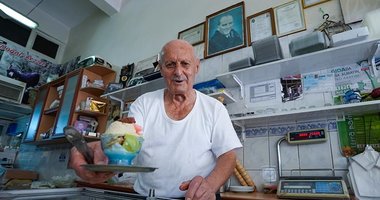 Tire’nin 56 yıllık dondurmacısının koruklu dondurması çok sevildi