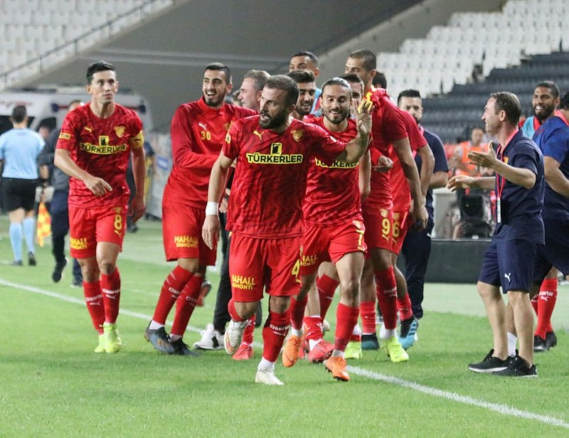 Mustafa Denizli futbol gündemini Yeni Asır’a değerlendirdi! ’Göztepe’nin önü açık’