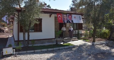 Marmaris'te orman yangınında evlerini kaybeden çift, yeni evlerine kavuştu