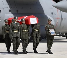 Şehitlerimiz için İzmir’de askeri tören