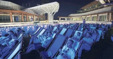 Sinema keyfi yıldızların altına taşındı
