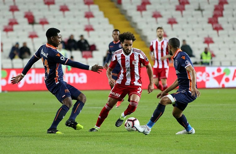 Galatasaray’da transfer bombası! 3 isimle anlaştı