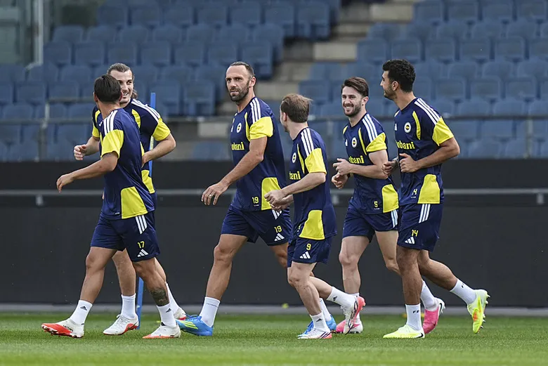 fenerbahce-maci-sifresiz-mi-sturm-graz-fenerbahce-maci-saat-kacta-hangi-kanalda-1786446938030.png