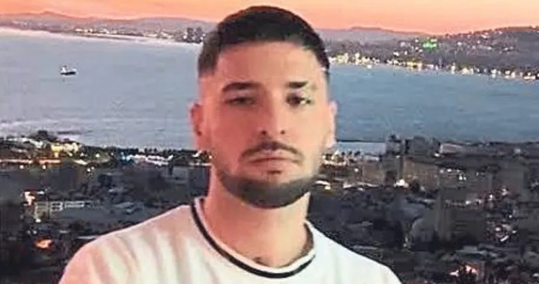 Sahne ışıkları altında gözaltı