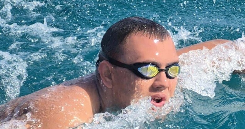 Ultra maraton yüzücüsü Tuna, Manş Denizi’ni geçen ilk otizmli birey olmayı hedefliyor