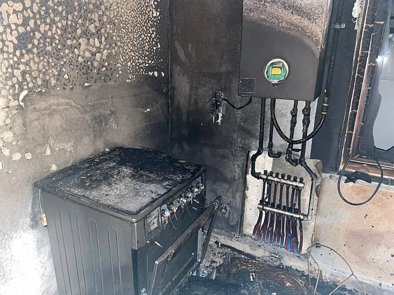 Balıkesir’de balkon yangını! Tüm binayı yutacakken söndürüldü
