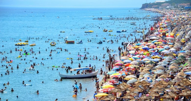 İzmir’e tatilci akını