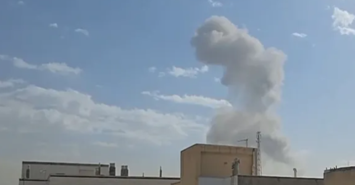 İran'ın başkenti Tahran'da patlama sesleri!