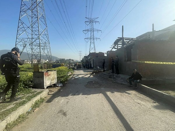 İzmir’de pompalı tüfekle vurulan kişi hayatını kaybetti