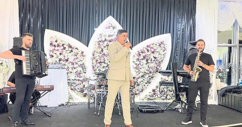 İzmir’deki düğünlerinin vazgeçilmezi: Rumelili Samet