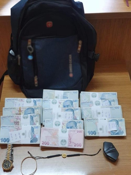 Dolandırıcılar bunu da yaptı! Yaşlı adamı dolandırdılar başka mağdurun eşyalarını sattırdılar