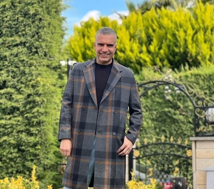 Berdan Mardini renkli tarzıyla gündem oldu