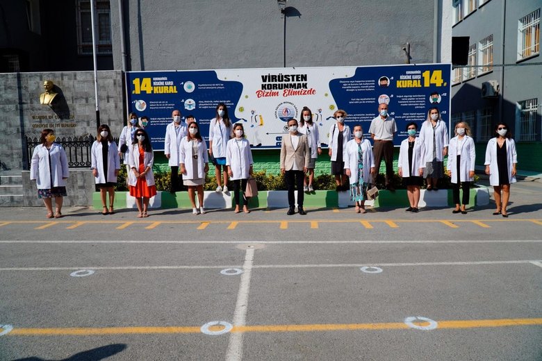 İzmir İl Milli Eğitim Müdürü Yahşi: Gönül rahatlığıyla evlatlarınızı okula gönderebilirsiniz